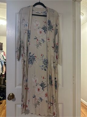 Carly Jean Los Angeles Cream Floral Duster